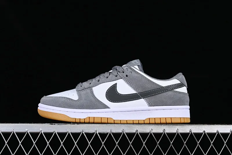All Categories Nk SB Dunk Series Nk SB Dunk Low Low-top sneakers Cost-effective version Nk Dunk Low "Grey Gum" Dark gray suede SB low-top casual sports skateboard shoes FV0389-100